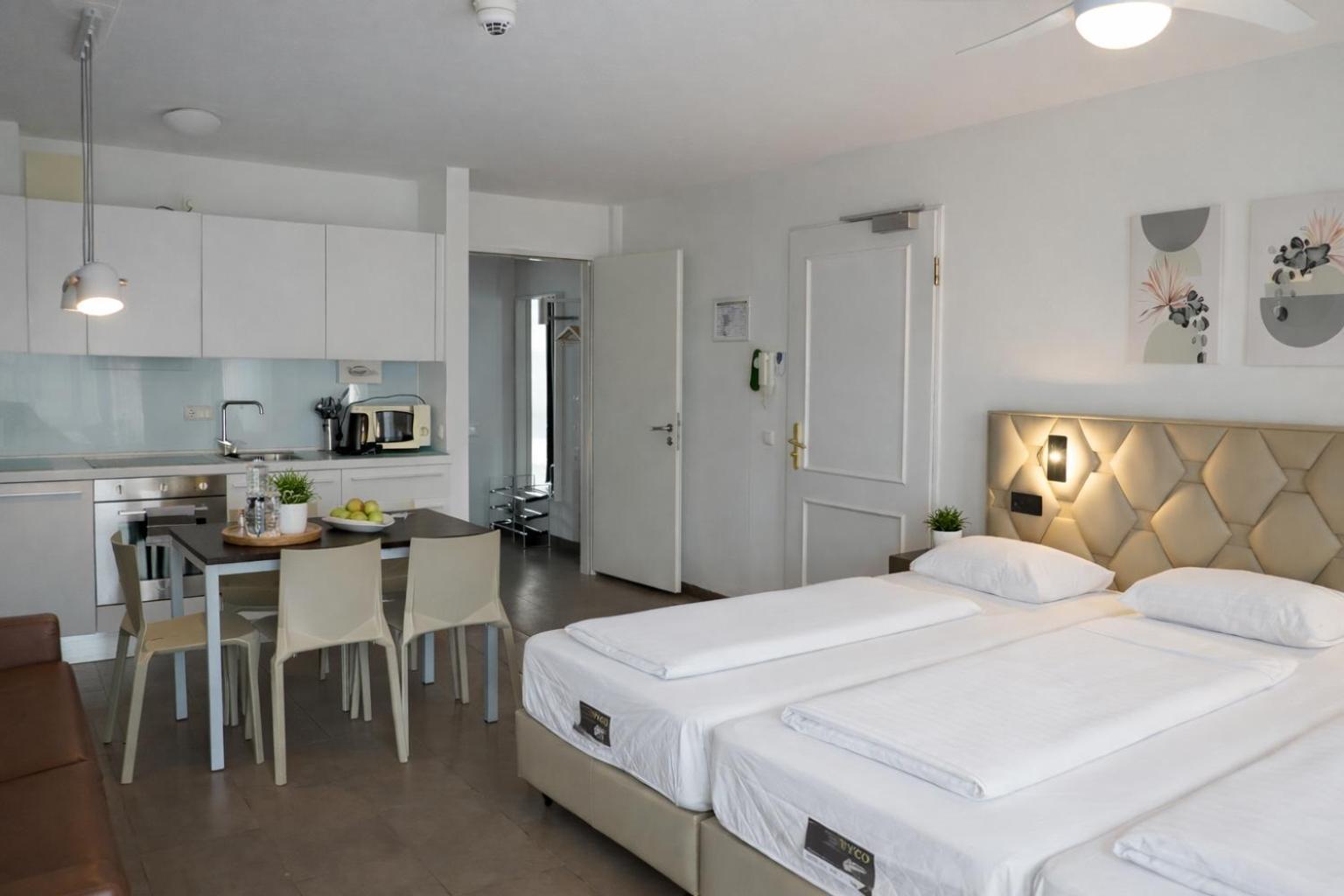 Bayer'S Boardinghouse Und Hotel, Munich